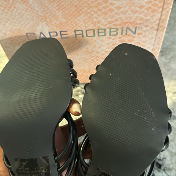 Cape Robbin heels - Picture 3 of 4